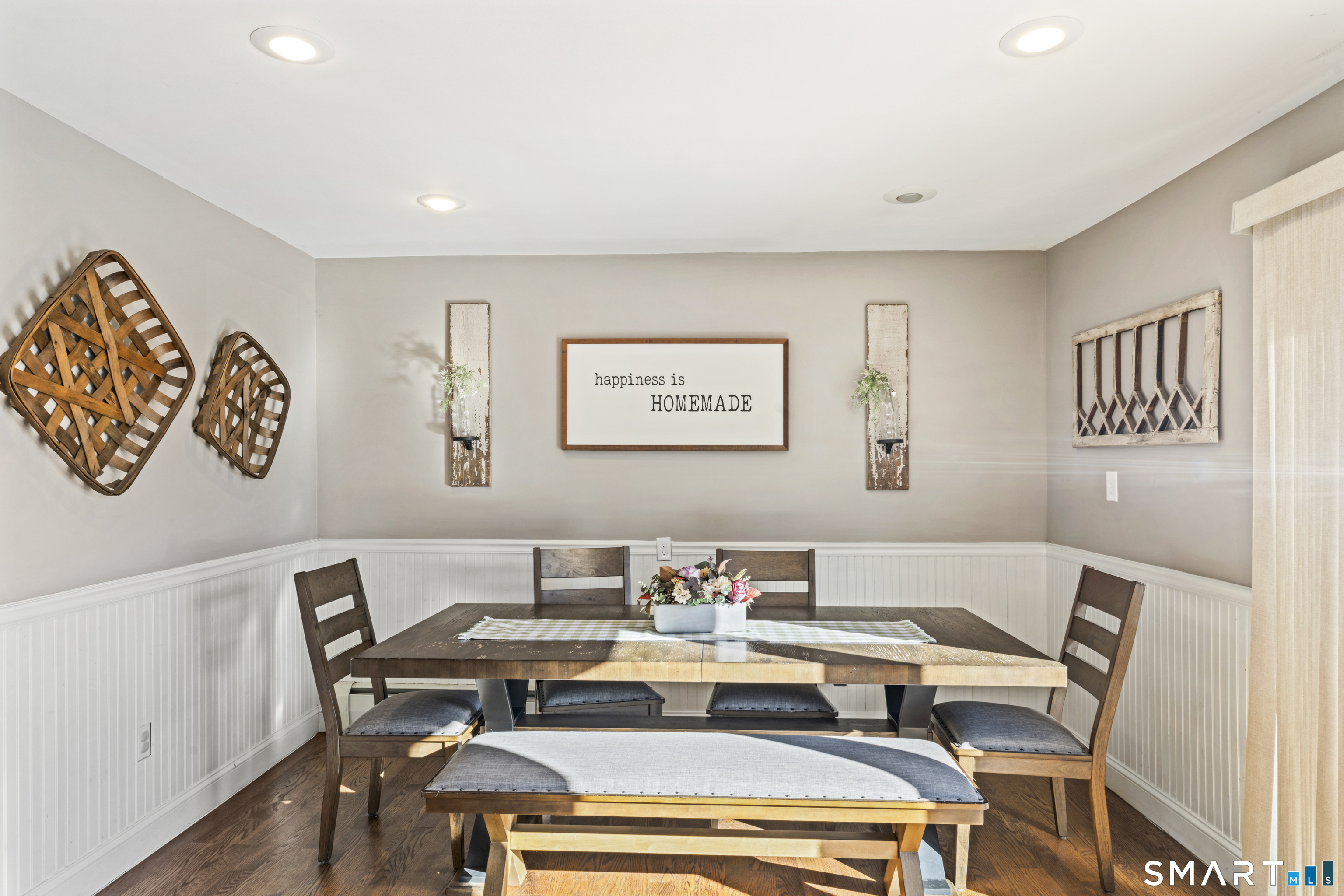 5 Hampton Road New Fairfield, CT 06812 - Photo 13 of 30 a workspace with furniture and rug