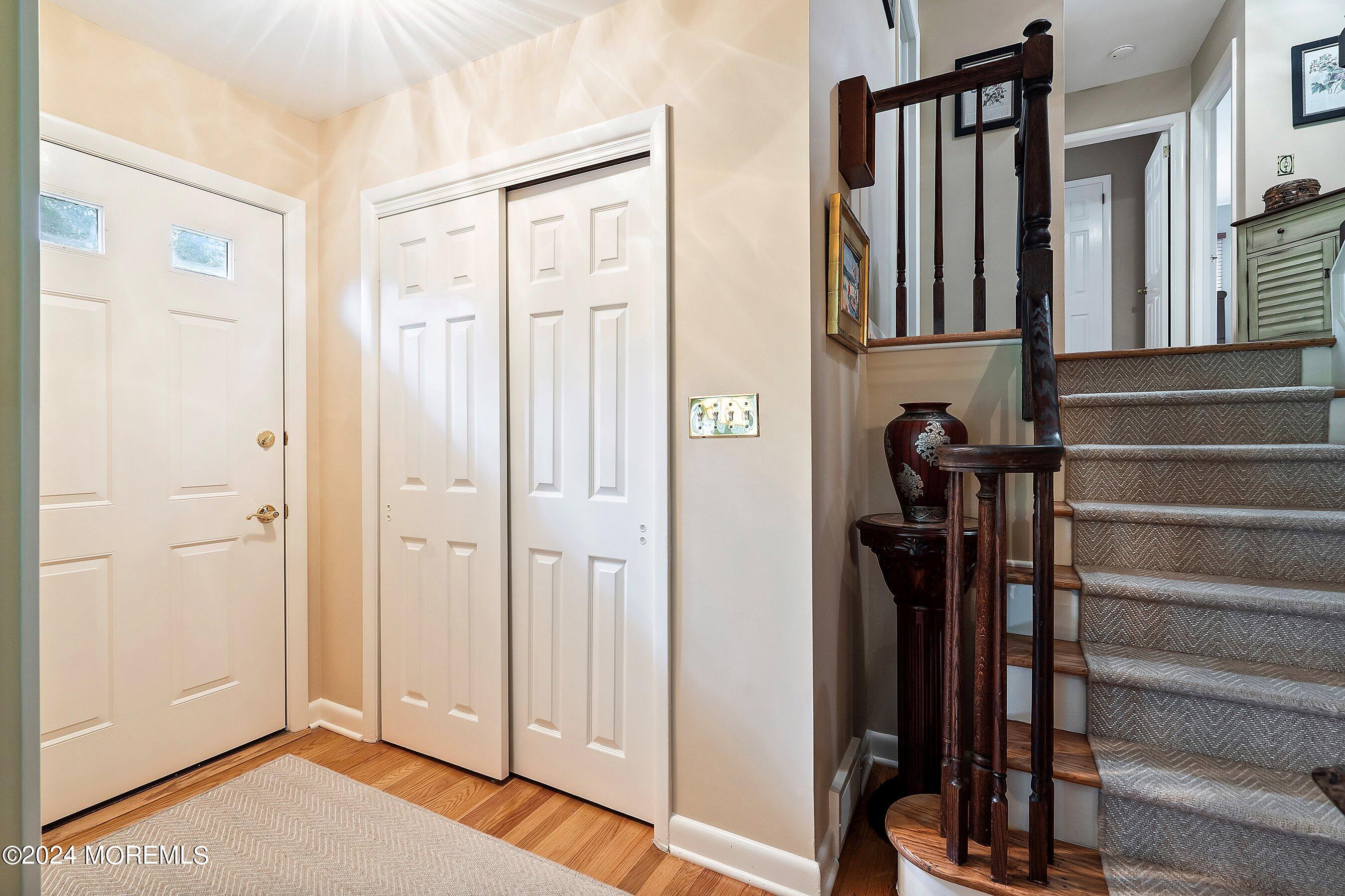 70 Silverbrook Road Shrewsbury, NJ 07702 - Photo 4 of 46 07-Foyer