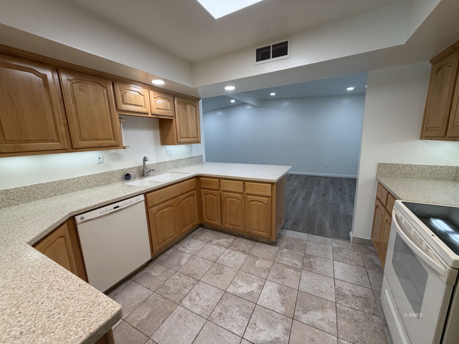 246 Drummond Avenue, Unit A Ridgecrest, CA 93555 - Photo 8 of 27