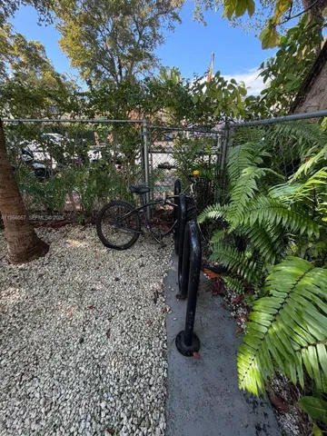 $1,950 | 825 Jefferson Avenue, Unit 4, Miami Beach, FL 33139