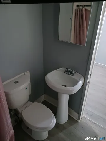 $1,900 | 28 Crescent Street, Unit 2, Ansonia, CT 06401