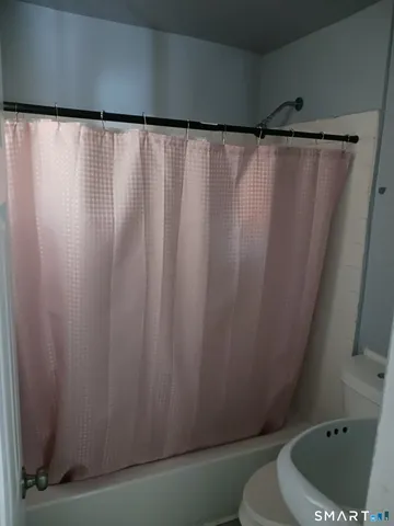 $1,900 | 28 Crescent Street, Unit 2, Ansonia, CT 06401