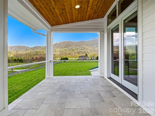 a view of a house with backyard and porch