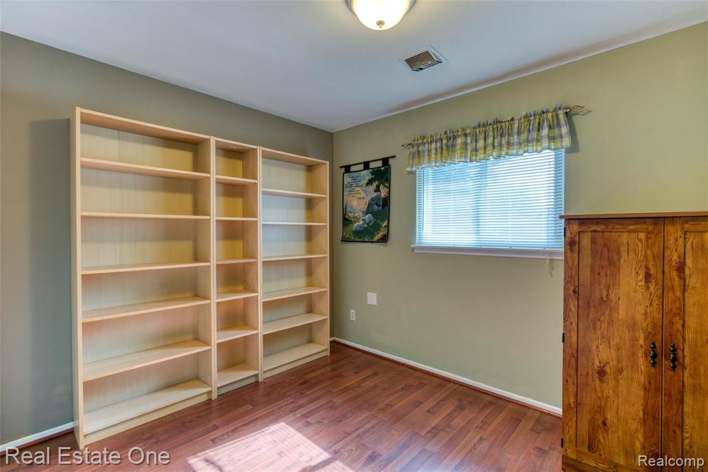 23374 Tuck Road Farmington Hills, MI 48336 - Photo 18 of 26