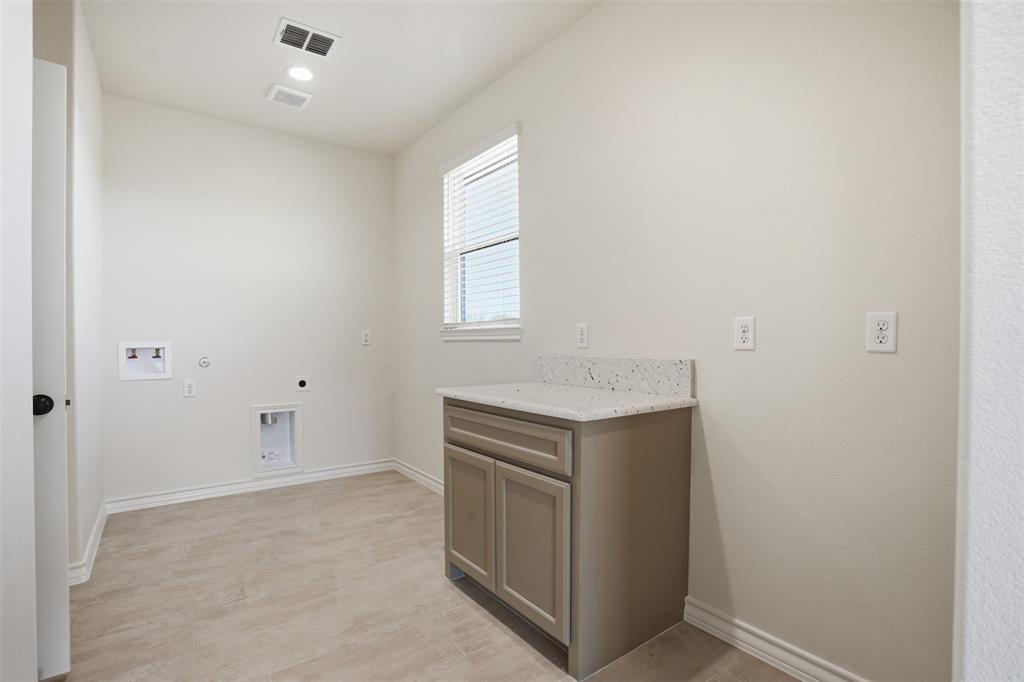 1865 Dobbs Valley Road Mineral Wells, TX 76067 - Photo 15 of 37 an empty room with windows and cabinet