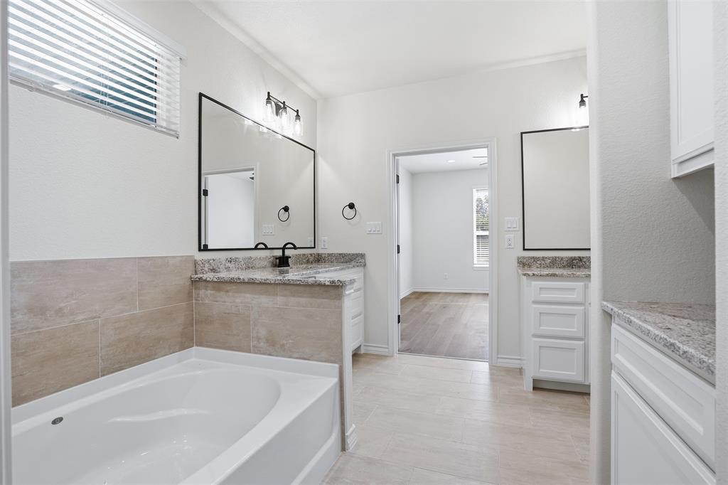 1865 Dobbs Valley Road Mineral Wells, TX 76067 - Photo 27 of 37 a bathroom with a bathtub and a sink