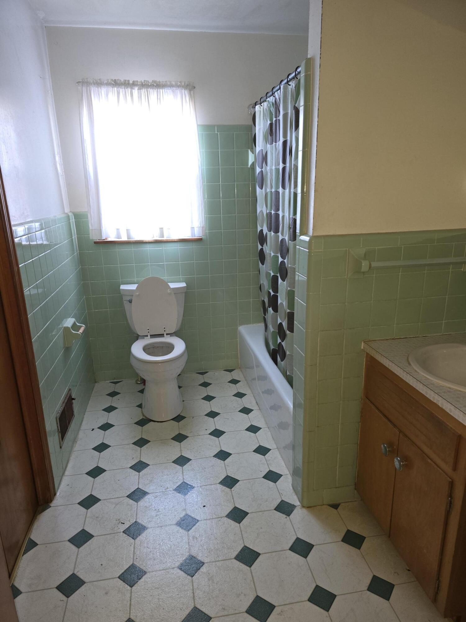 15917 A Moneta Road Moneta, VA 24121 - Photo 10 of 13 Bathroom