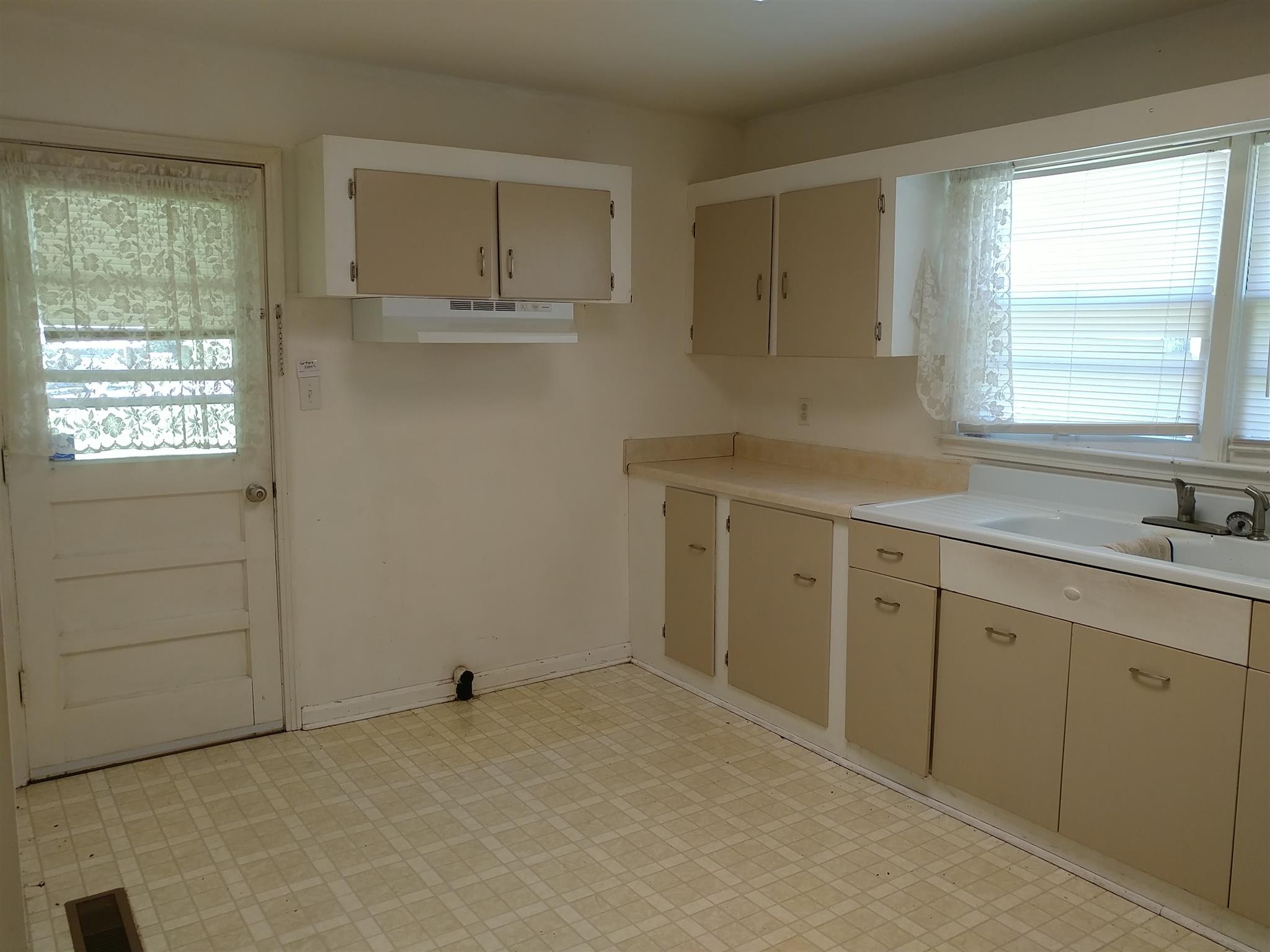 105 Sugarberry Lane Springfield, TN 37172 - Photo 8 of 30 KITCHEN