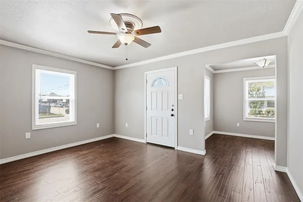 $2,800 | 3201 McCart Avenue, Fort Worth, TX 76110