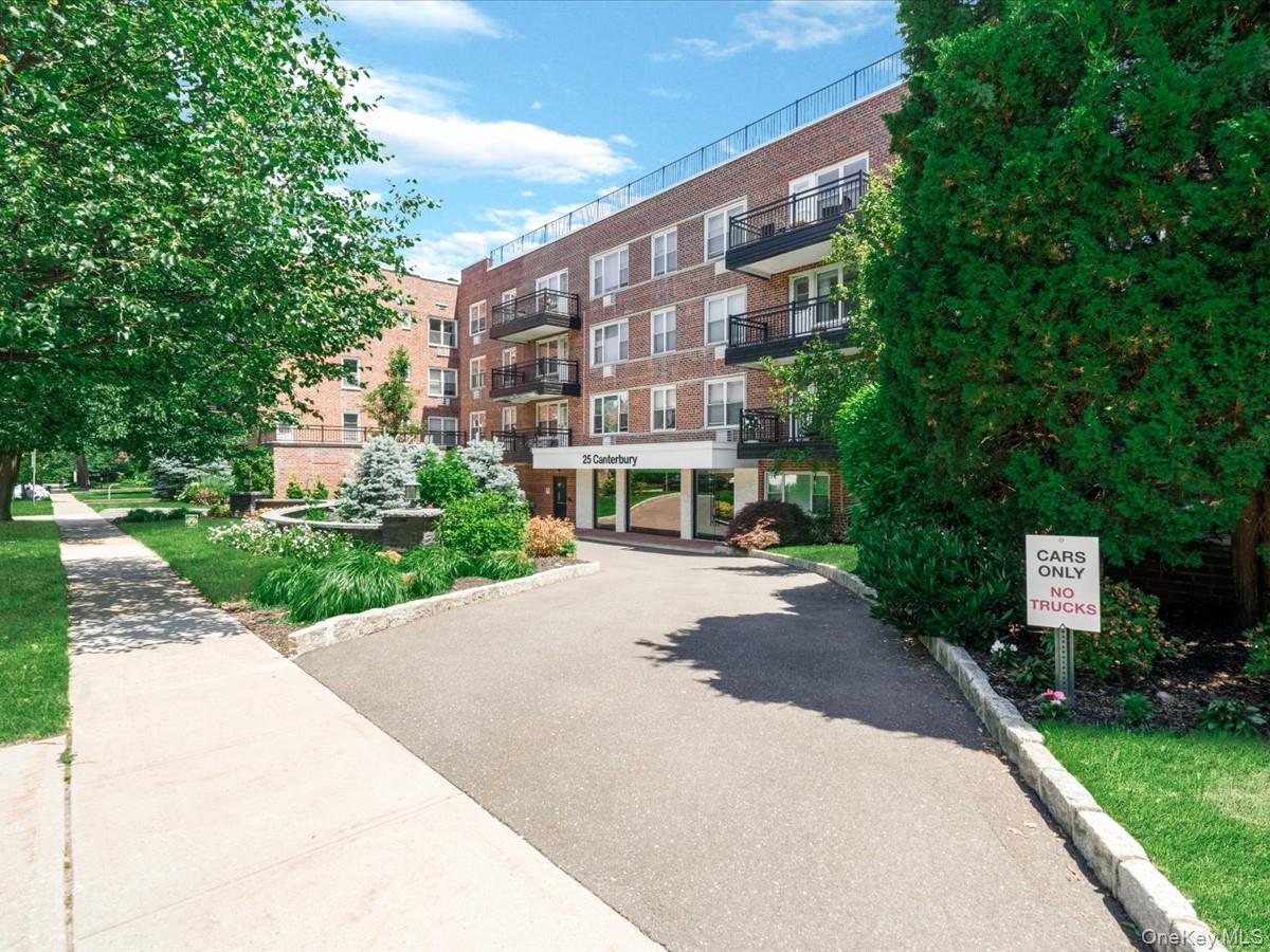 25 Canterbury Road, Unit 1M Great Neck, NY 11021 - Photo 2 of 21