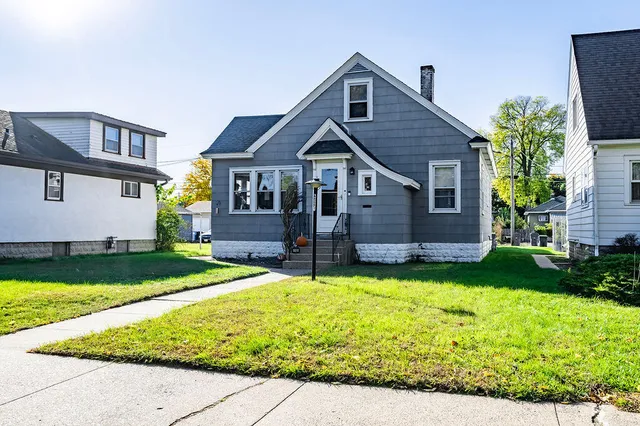 $215,000 | 2427 Loomis Street, La Crosse, WI 54603