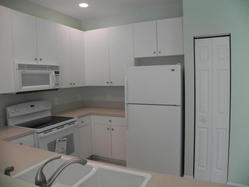 102 Lighthouse Circle, Unit A Tequesta, FL 33469 - Photo 5 of 12 Kitchen