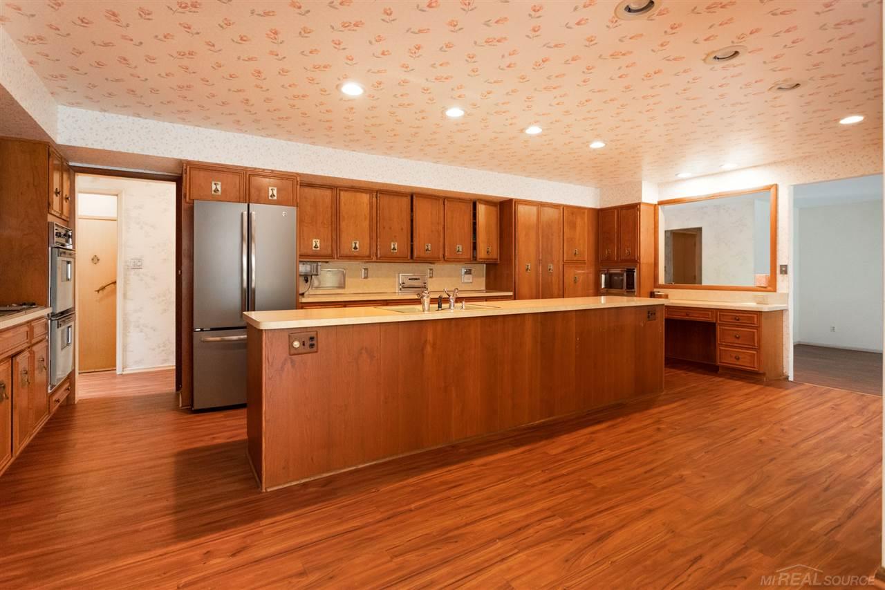 500 Ballantyne Road Grosse Pointe Shores, MI 48236 - Photo 11 of 36