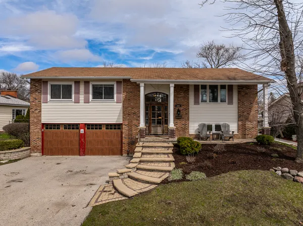$525,000 | 960 Sycamore Court, Hoffman Estates, IL 60192