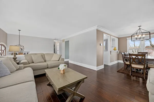 $525,000 | 960 Sycamore Court, Hoffman Estates, IL 60192