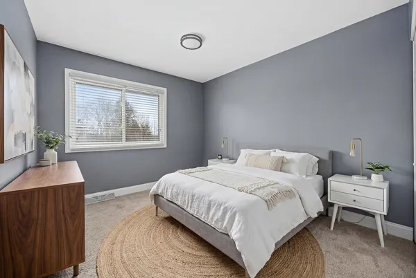 $525,000 | 960 Sycamore Court, Hoffman Estates, IL 60192
