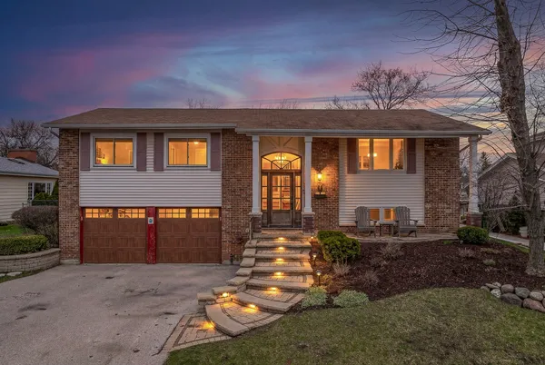 $525,000 | 960 Sycamore Court, Hoffman Estates, IL 60192