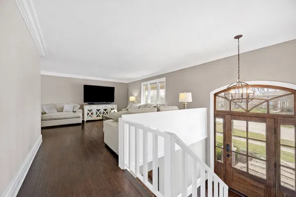 $525,000 | 960 Sycamore Court, Hoffman Estates, IL 60192