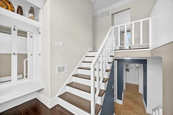 $525,000 | 960 Sycamore Court, Hoffman Estates, IL 60192