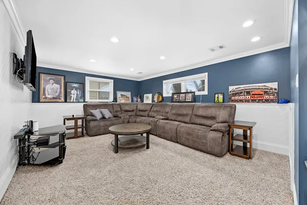 $525,000 | 960 Sycamore Court, Hoffman Estates, IL 60192