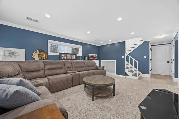$525,000 | 960 Sycamore Court, Hoffman Estates, IL 60192
