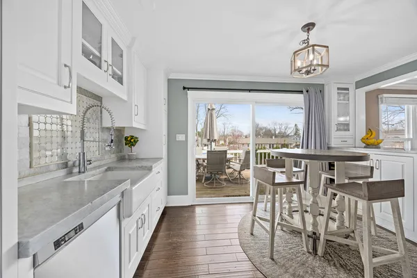 $525,000 | 960 Sycamore Court, Hoffman Estates, IL 60192