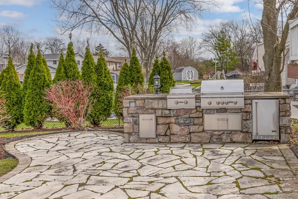 $525,000 | 960 Sycamore Court, Hoffman Estates, IL 60192