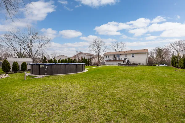 $525,000 | 960 Sycamore Court, Hoffman Estates, IL 60192