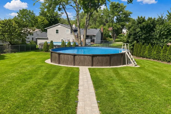 $525,000 | 960 Sycamore Court, Hoffman Estates, IL 60192