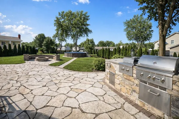 $525,000 | 960 Sycamore Court, Hoffman Estates, IL 60192