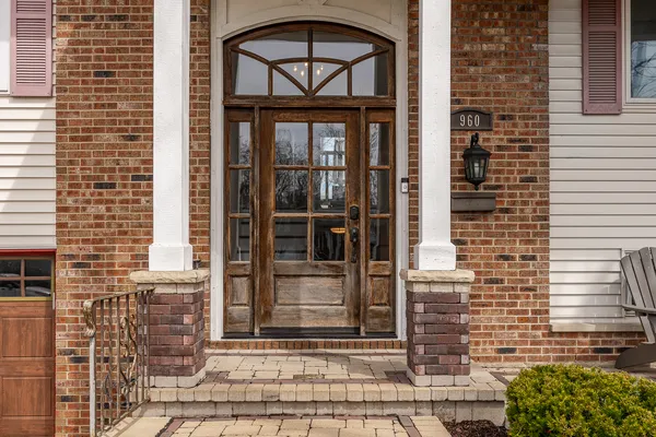 $525,000 | 960 Sycamore Court, Hoffman Estates, IL 60192