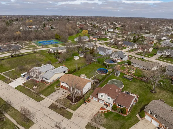 $525,000 | 960 Sycamore Court, Hoffman Estates, IL 60192