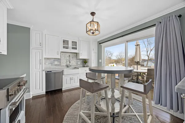 $525,000 | 960 Sycamore Court, Hoffman Estates, IL 60192