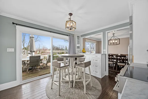 $525,000 | 960 Sycamore Court, Hoffman Estates, IL 60192