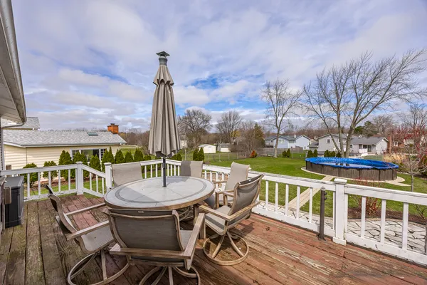 $525,000 | 960 Sycamore Court, Hoffman Estates, IL 60192