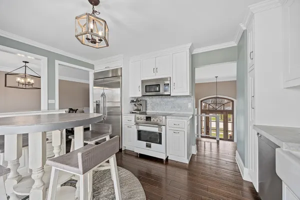 $525,000 | 960 Sycamore Court, Hoffman Estates, IL 60192