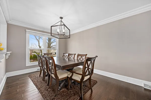 $525,000 | 960 Sycamore Court, Hoffman Estates, IL 60192