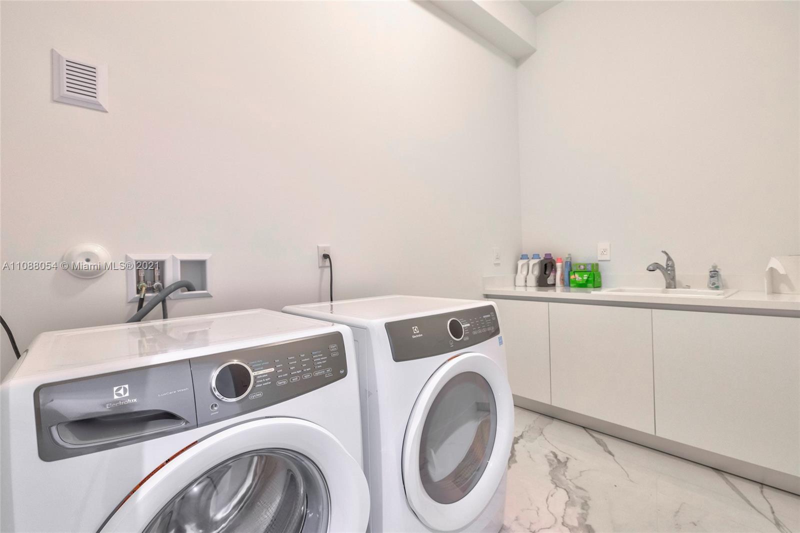 16610 Sunset Way Weston, FL 33326 - Photo 20 of 35 a utility room with dryer and washer