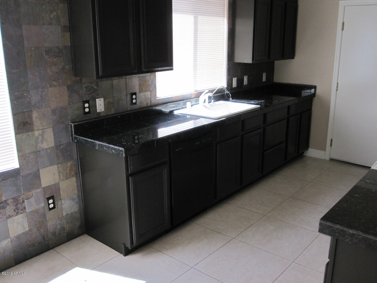 4005 West Maldonado Road Phoenix, AZ 85041 - Photo 7 of 44 IMG_8066