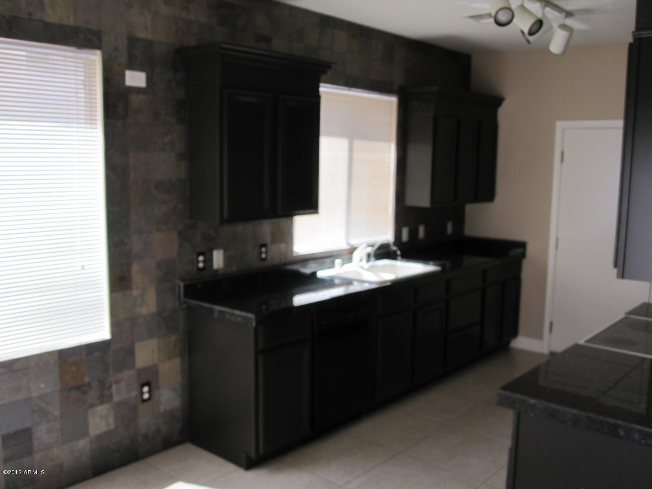 4005 West Maldonado Road Phoenix, AZ 85041 - Photo 8 of 44 IMG_8067