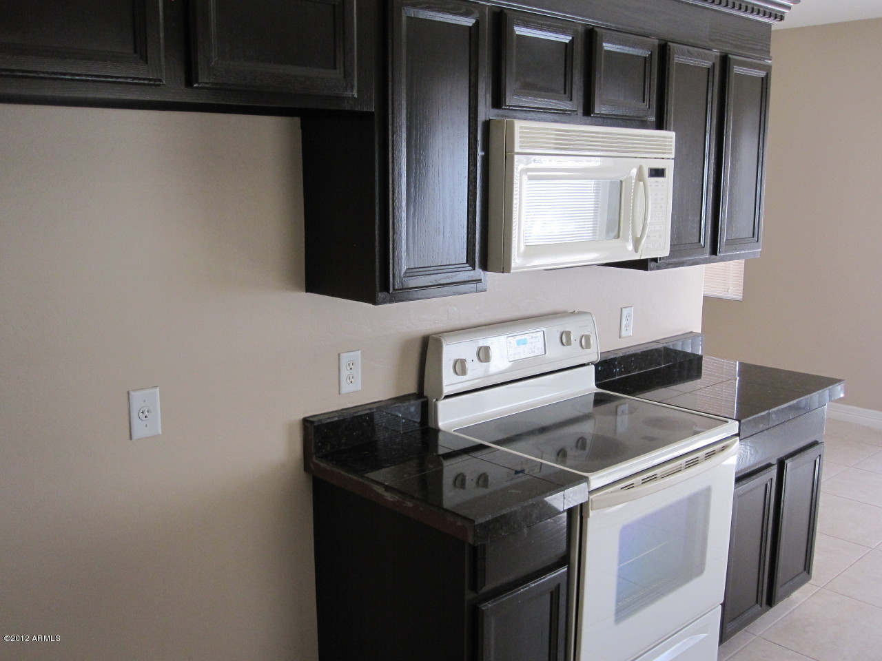 4005 West Maldonado Road Phoenix, AZ 85041 - Photo 10 of 44 IMG_8069
