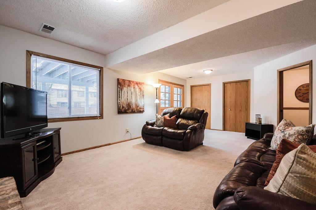1042 Boston Hill Road Eagan, MN 55123 - Photo 13 of 24 Gallery Image 13