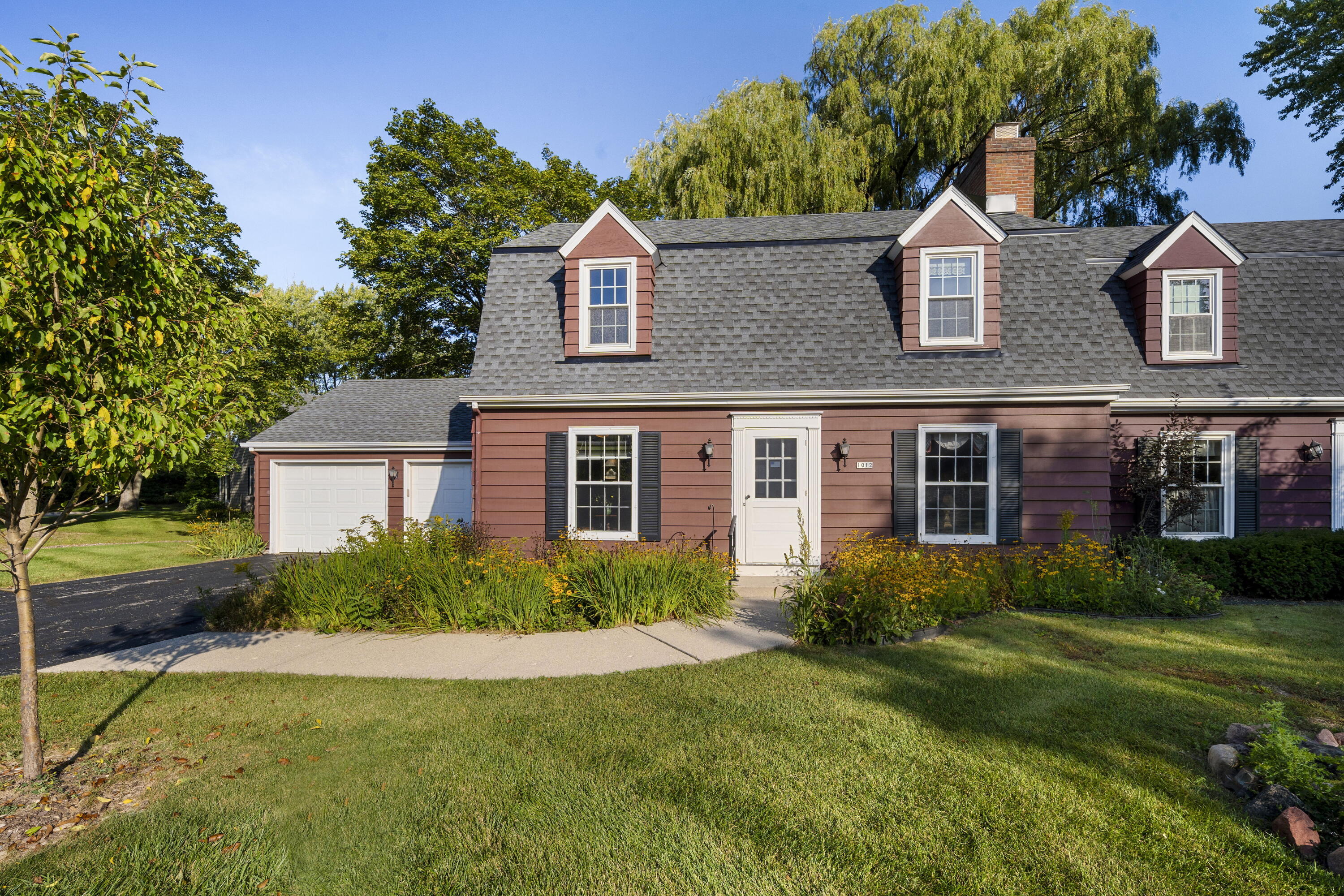 1012 West Cedar Ridge Court Mequon, WI 53092 - Photo 2 of 36 Private entry. New Roof 2024.