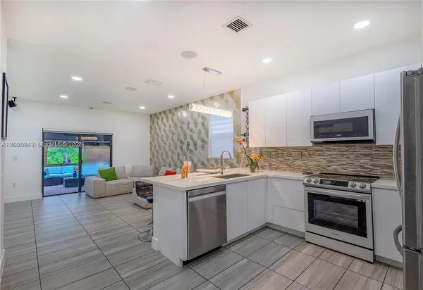 $4,950 | 8805 Northwest 103rd Place, Unit 1, Doral, FL 33178