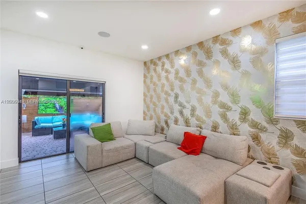 $4,950 | 8805 Northwest 103rd Place, Unit 1, Doral, FL 33178