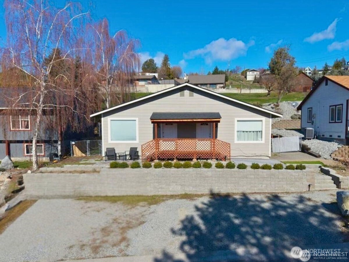 380 North Shore Court Manson, WA 98831 - Photo 2 of 27 a front view of a house with a porch