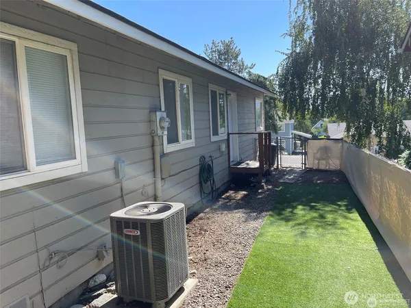 $639,900 | 380 North Shore Court, Manson, WA 98831