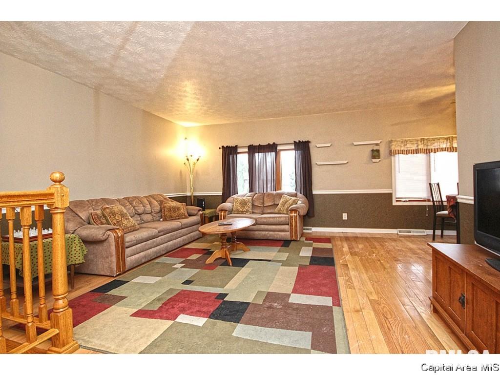 39 St Marys Court Springfield, IL 62702 - Photo 3 of 29