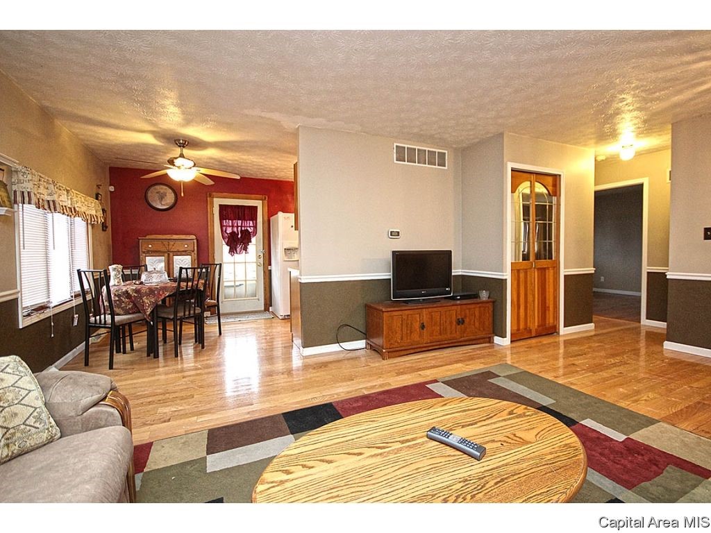 39 St Marys Court Springfield, IL 62702 - Photo 4 of 29