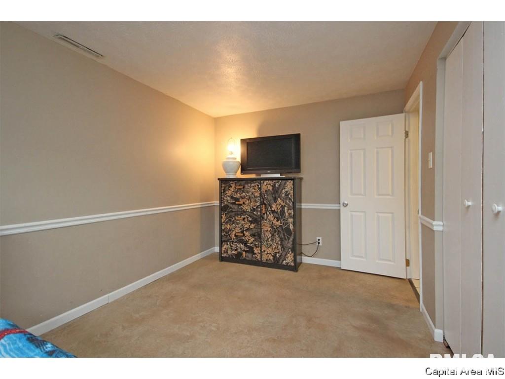 39 St Marys Court Springfield, IL 62702 - Photo 8 of 29
